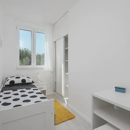 Apartment Dolce - Two Bedroom With Balcony And Sea View