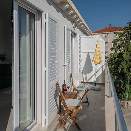Dolce - Two Bedroom With Balcony And Sea View Apartment Cavtat