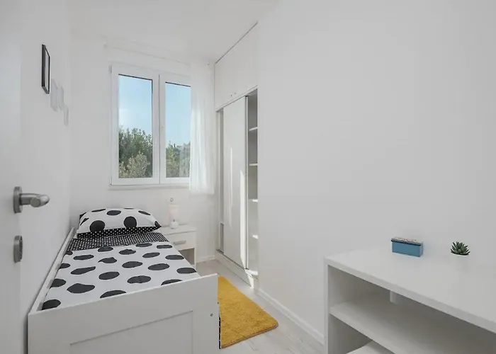 아파트 Dolce - Two Bedroom With Balcony And Sea View