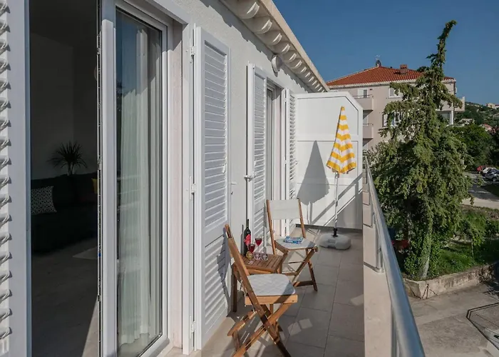 Dolce - Two Bedroom With Balcony And Sea View Appartamento Cavtat