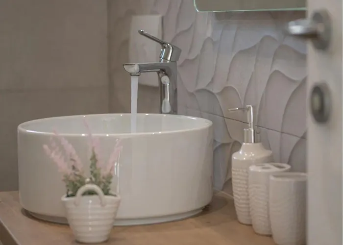 Dolce - Two Bedroom With Balcony And Sea View *